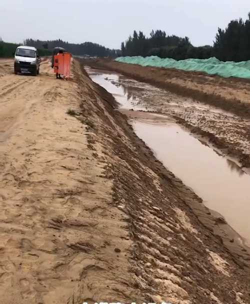 北京怀柔区河道降水